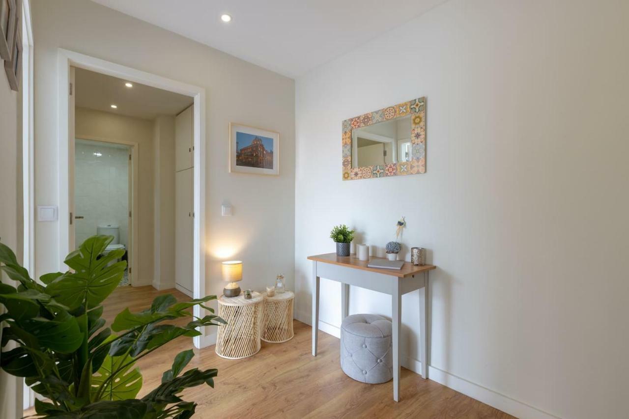 Trindade Sunny Downtown Apartment With Balcony & Ac Porto Exterior photo