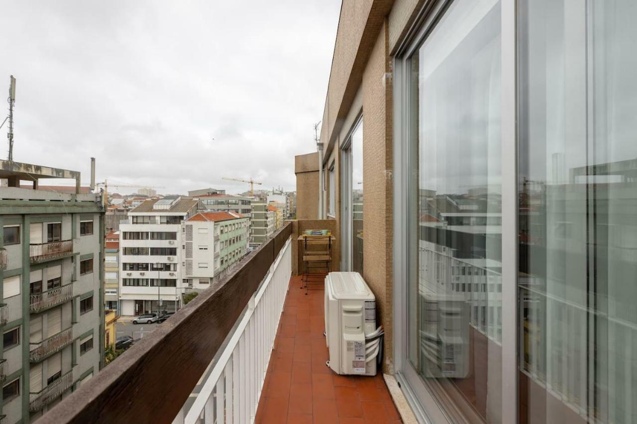 Trindade Sunny Downtown Apartment With Balcony & Ac Porto Exterior photo