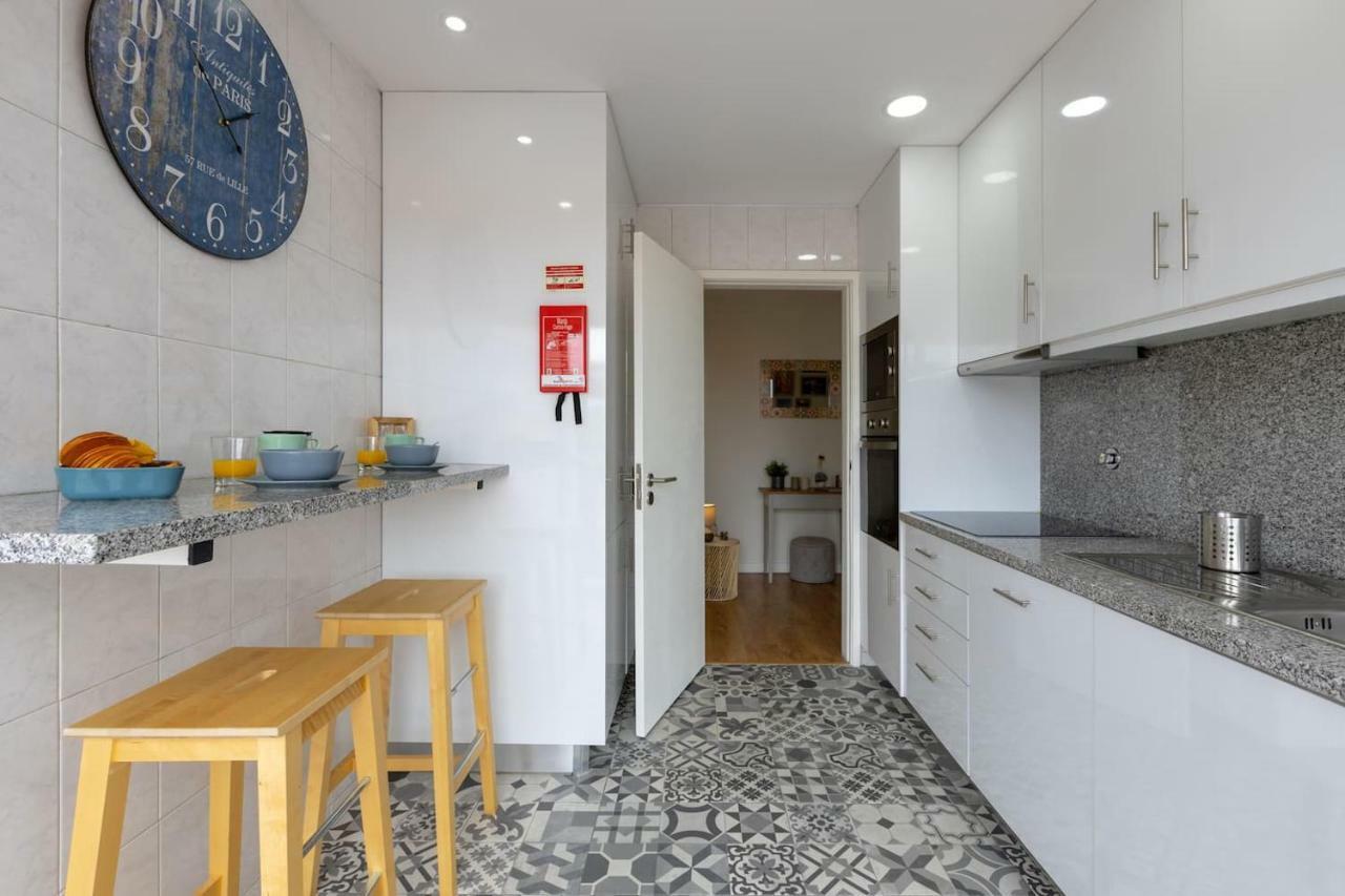 Trindade Sunny Downtown Apartment With Balcony & Ac Porto Exterior photo