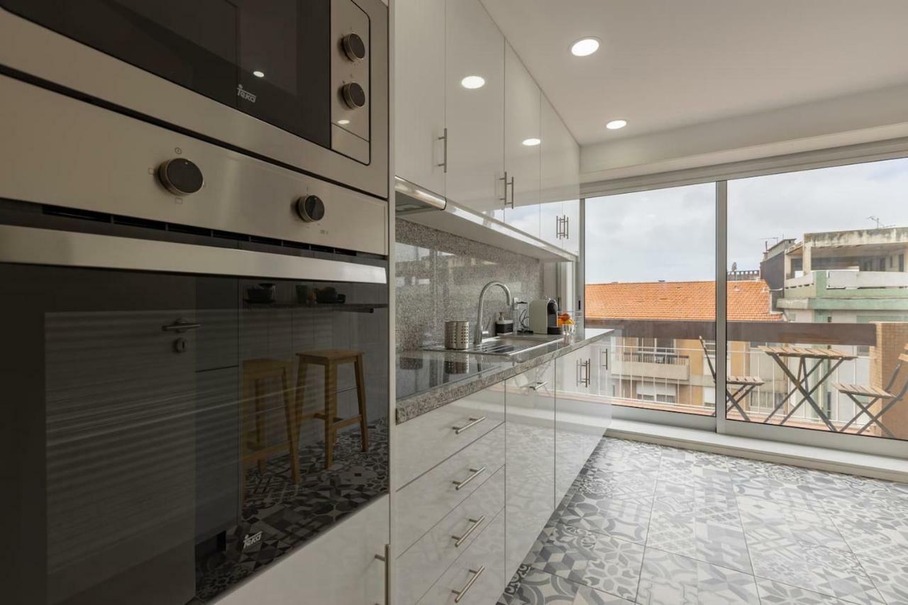 Trindade Sunny Downtown Apartment With Balcony & Ac Porto Exterior photo