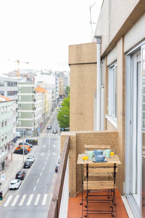Trindade Sunny Downtown Apartment With Balcony & Ac Porto Exterior photo